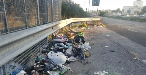 "Sos Citt�": �Raccogliamo le denunce dei baresi su sporcizia, disservizi e vandalismi�